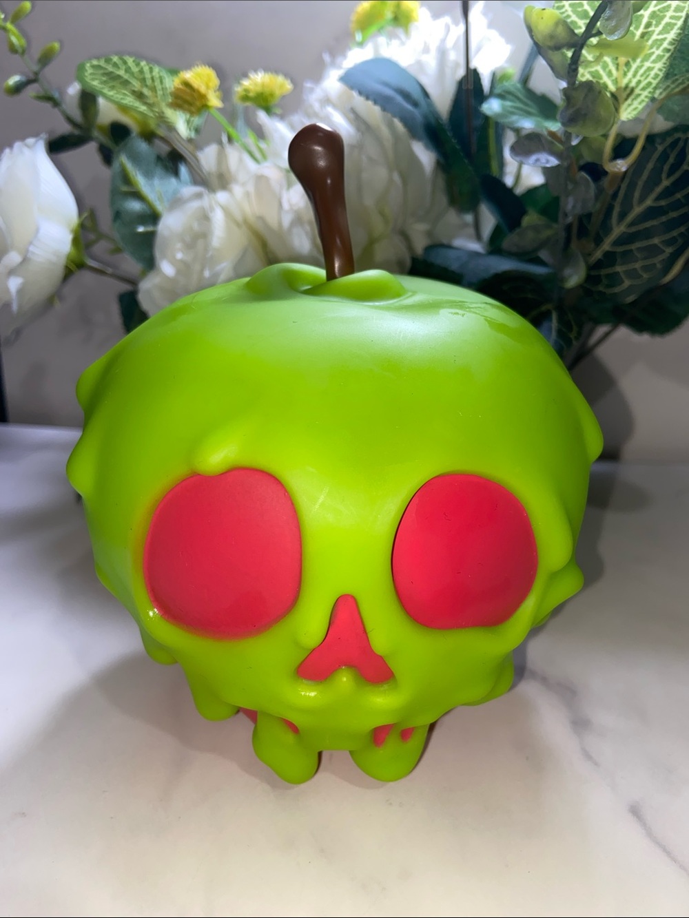 Disney Parks Poisoned Apple Skull Snow White And The Seven Dwarfs Decor Lamp